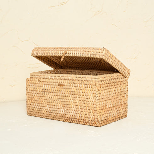 Natural rectangular rattan toilet roll storage box with lid