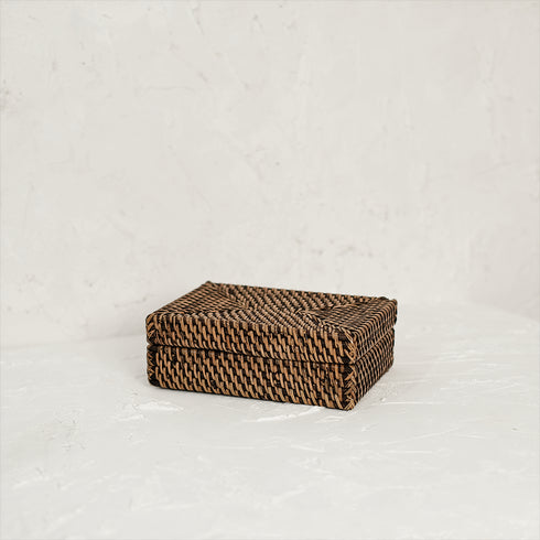 Small wicker basket with lid with 5 available colours - Coastal Villa Homeware