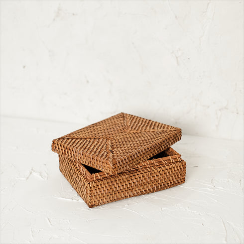 Small wicker basket with lid with 5 available colours - Coastal Villa Homeware