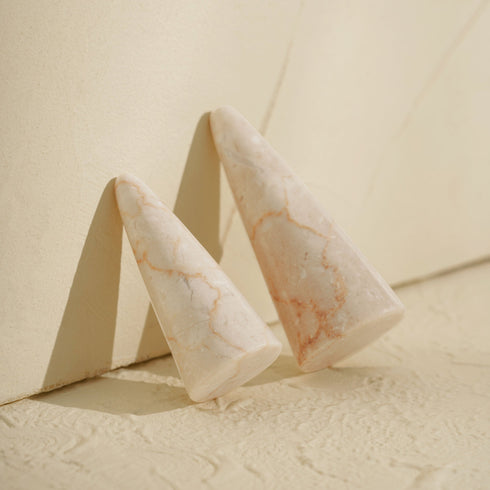 A set of marble ring holder