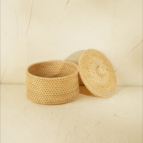 Round small lidded basket - Coastal Villa Homeware