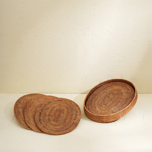 Honey brown oval rattan placemats with holder texture