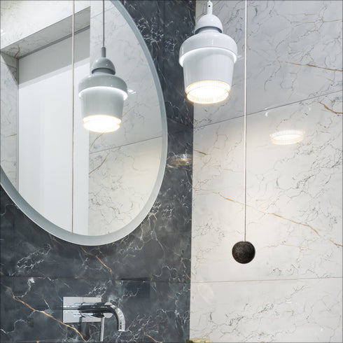 Black bathroom light pull