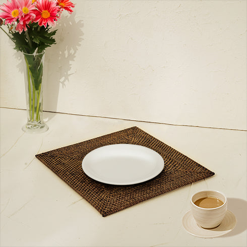 Dark brown rattan placemat with plate